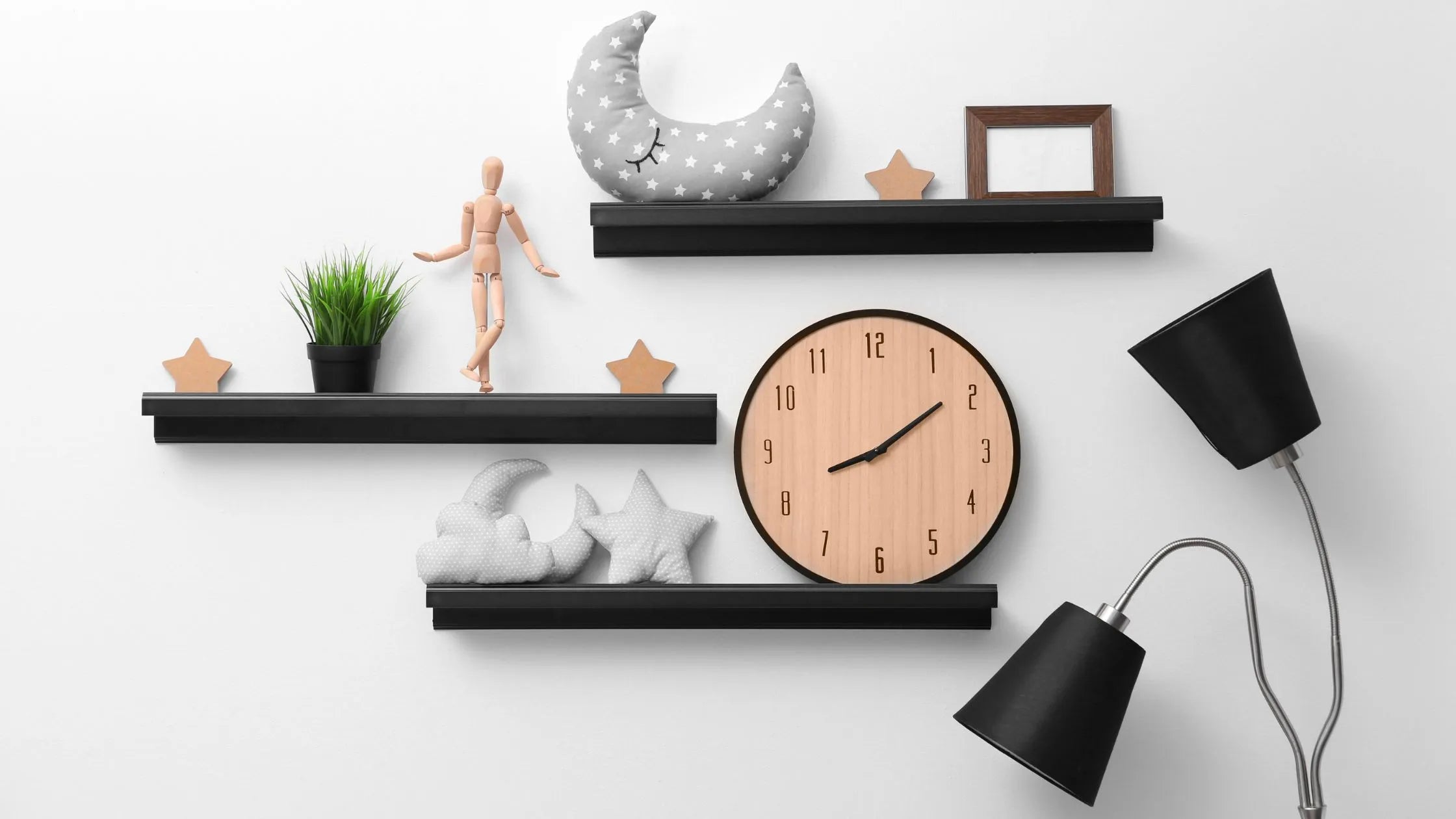 Optimal Wall Clock Height for Bedroom Décor & Convenience