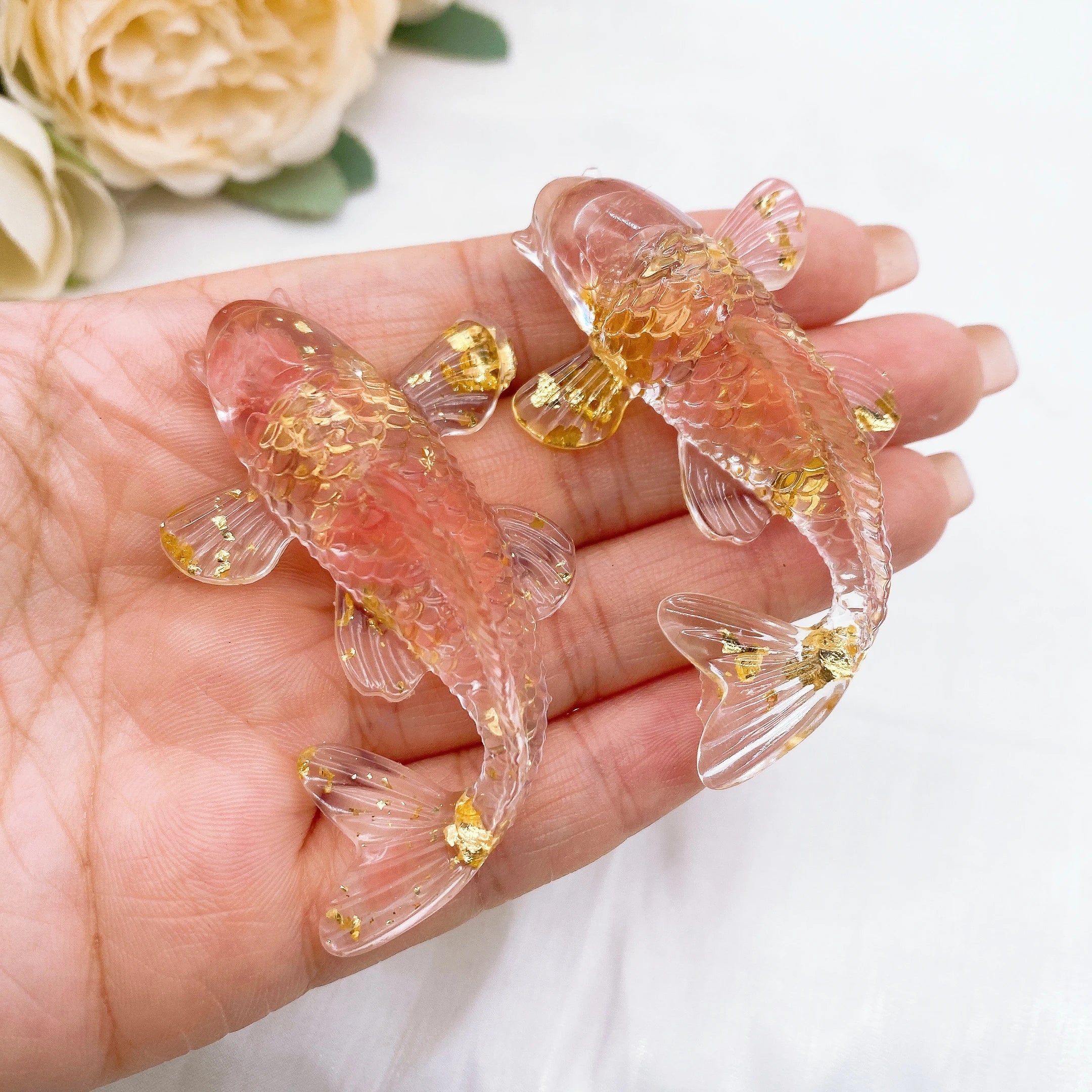 Natural Boutique Crystal Stone Gravel Lucky Koi Fish Figurine Resin Mini Quartz Fancy Carp Statue Home Decor Desk Ornament Gift