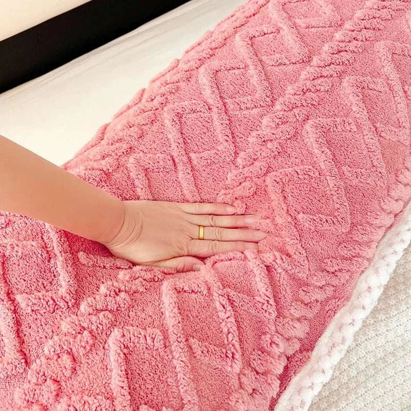 120/150/180cm Long Plush Pillowcase Soft Warm Velvet Bedding Body Pillow Cover Home Decor Large Couple Flannel Pillow Case Writings On The Wall 